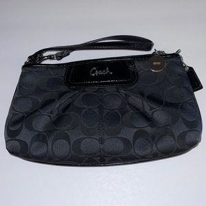 Coach Signature “C“ wristlet, Excellent condition Fits iPhone12 Max